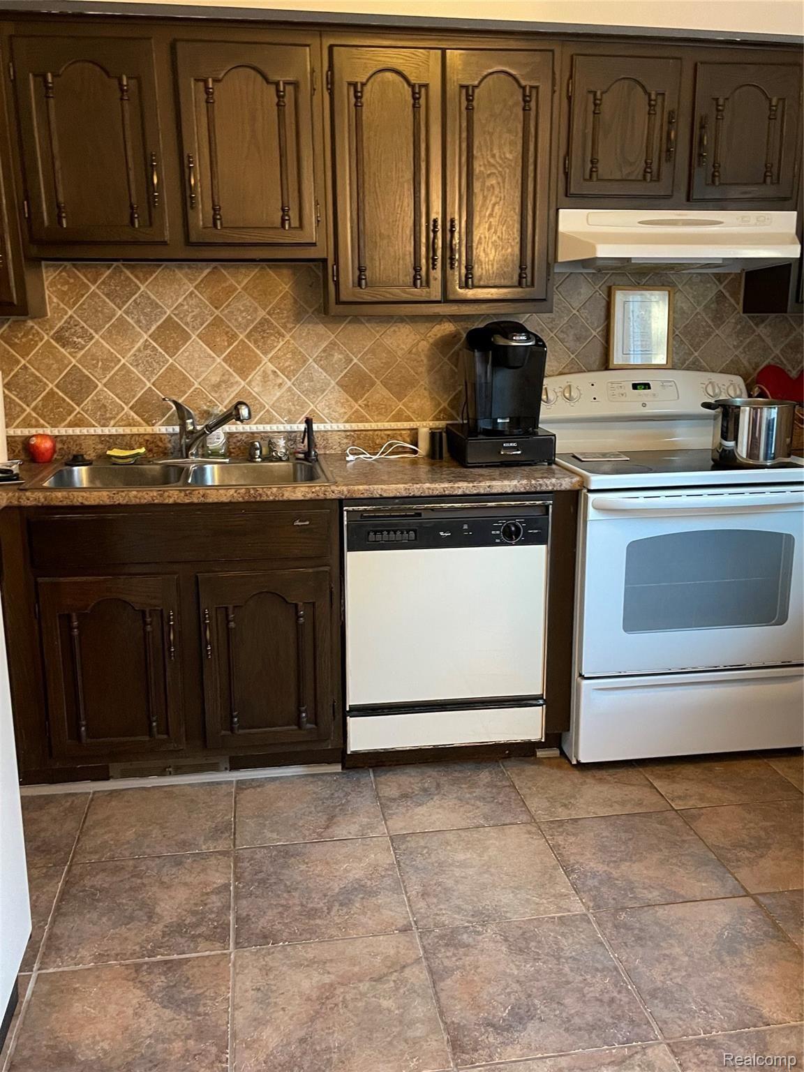 17245 Rudgate Street Southgate, MI 48195 - Photo 5 of 17 KITCHEN ~ ALL APPLIANCES INCLUDED