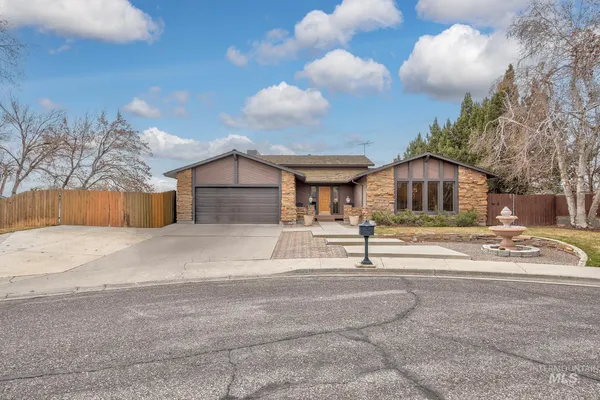 $425,000 | 1242 Southwest 11th Avenue, Ontario, OR 97914