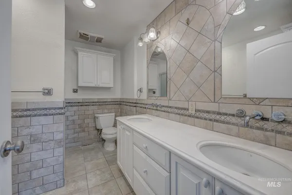 $425,000 | 1242 Southwest 11th Avenue, Ontario, OR 97914