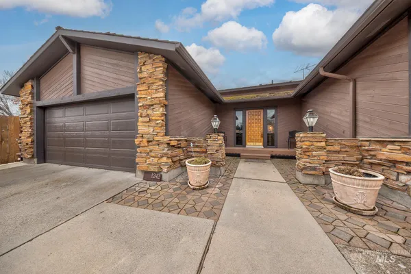 $425,000 | 1242 Southwest 11th Avenue, Ontario, OR 97914