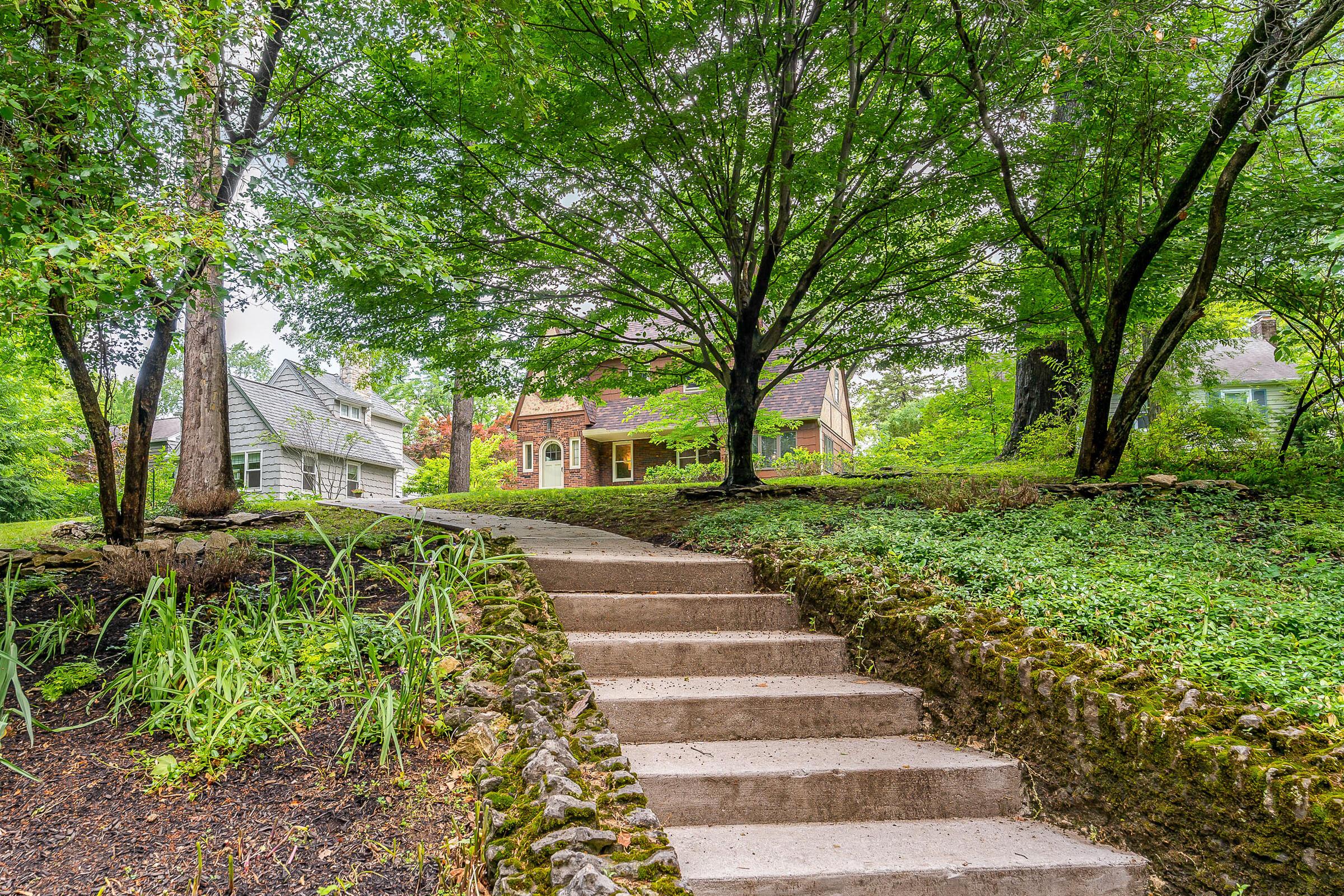 396 Midgard Road Columbus, OH 43202 - Photo 2 of 53 Steps from street level