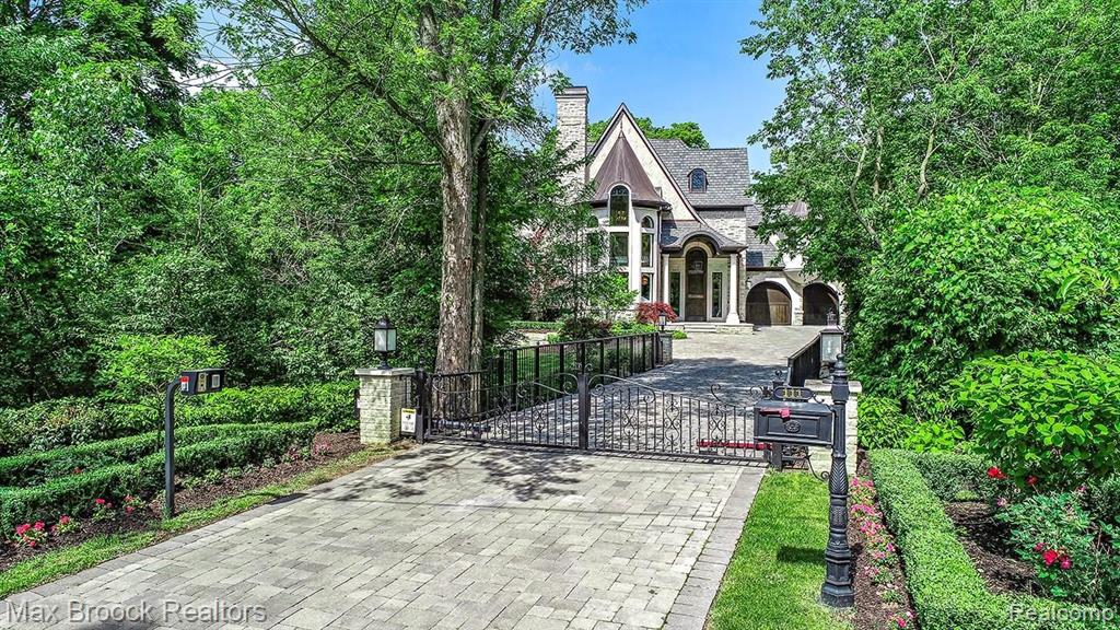 111 Baldwin Road Birmingham, MI 48009 - Photo 2 of 62