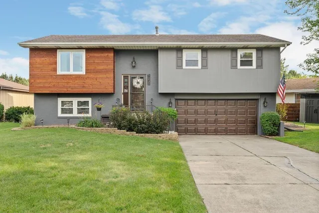 $345,000 | 1235 Woodhollow Court, Schererville, IN 46375