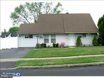 41 Hemlock Road Levittown, PA 19056 - Photo 1 of 6 Gallery Image 1