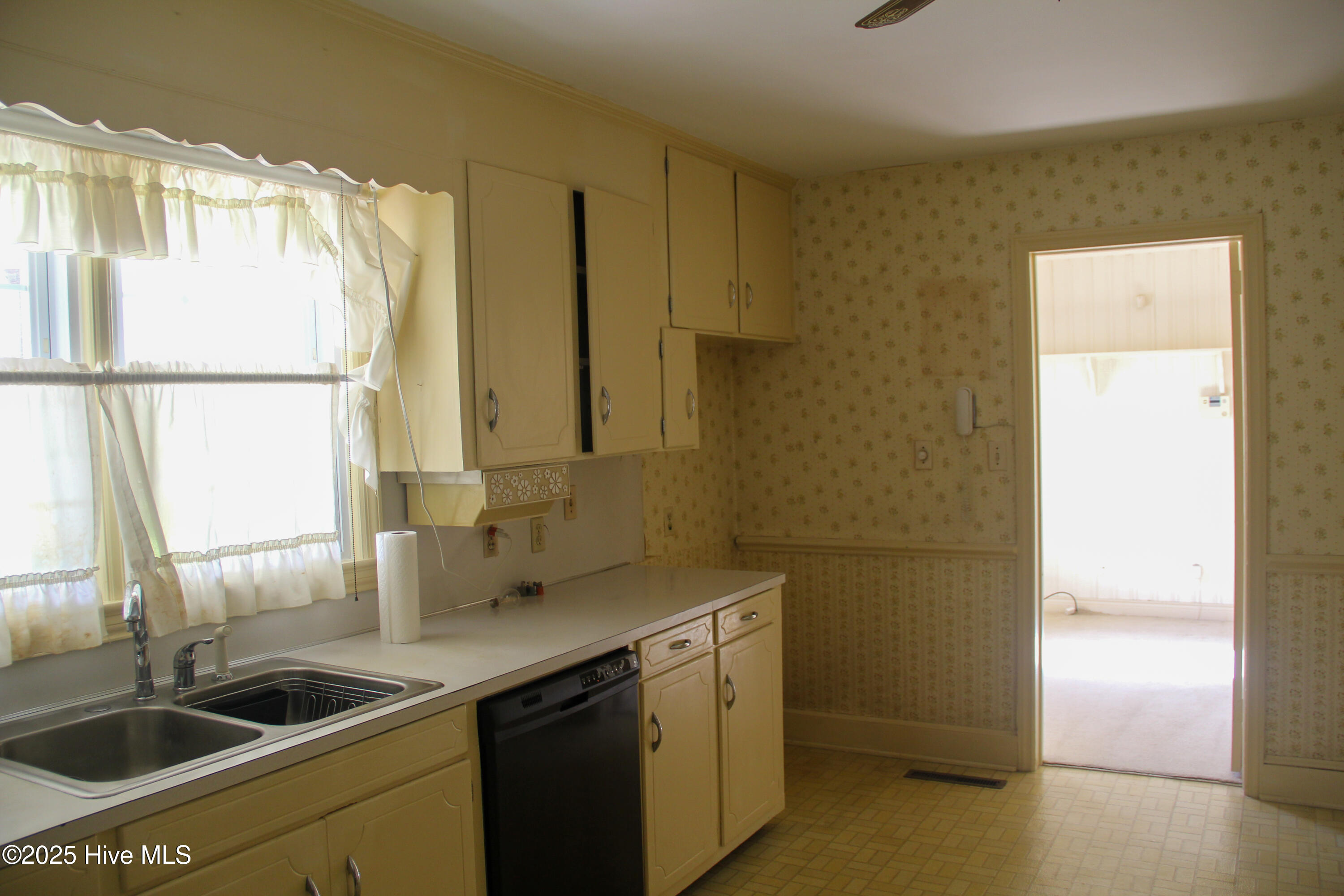 4237 Washington Street Ayden, NC 28513 - Photo 16 of 21 Kitchen 2
