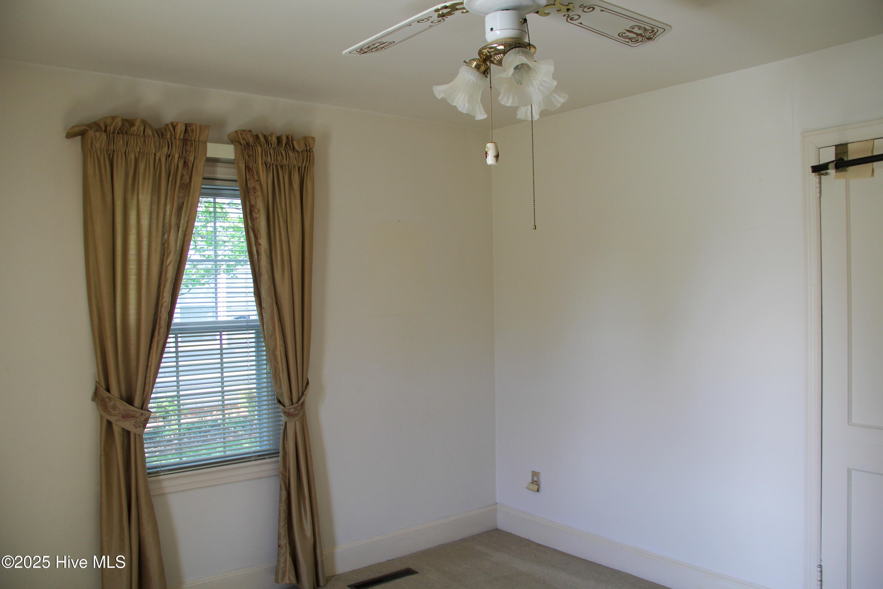 4237 Washington Street Ayden, NC 28513 - Photo 10 of 21 Dining Area