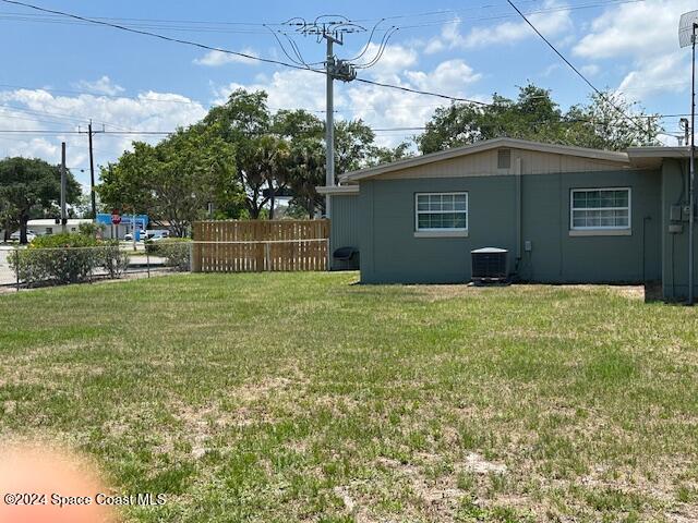 941 Croton Road Melbourne, FL 32935 - Photo 8 of 26 a house view with a garden space