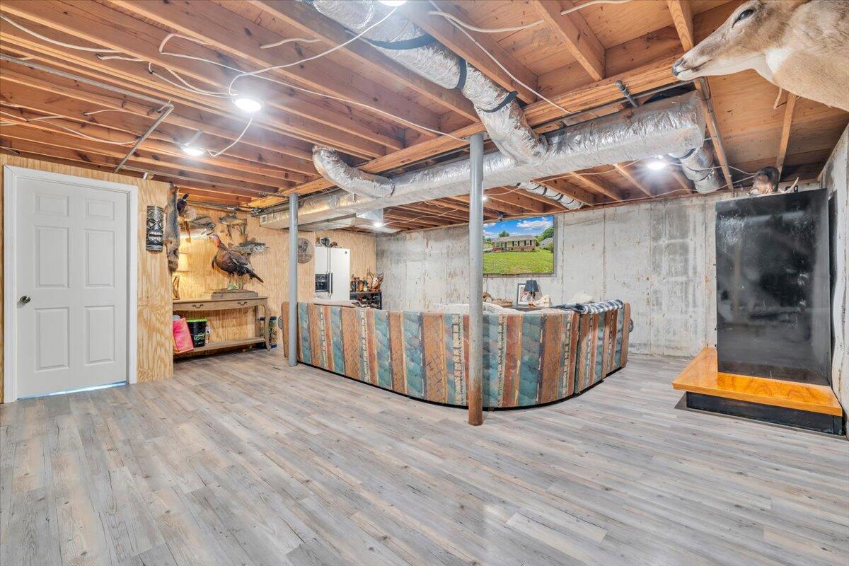 729 Kenyon Road Vinton, VA 24179 - Photo 23 of 54 23-MIB00881