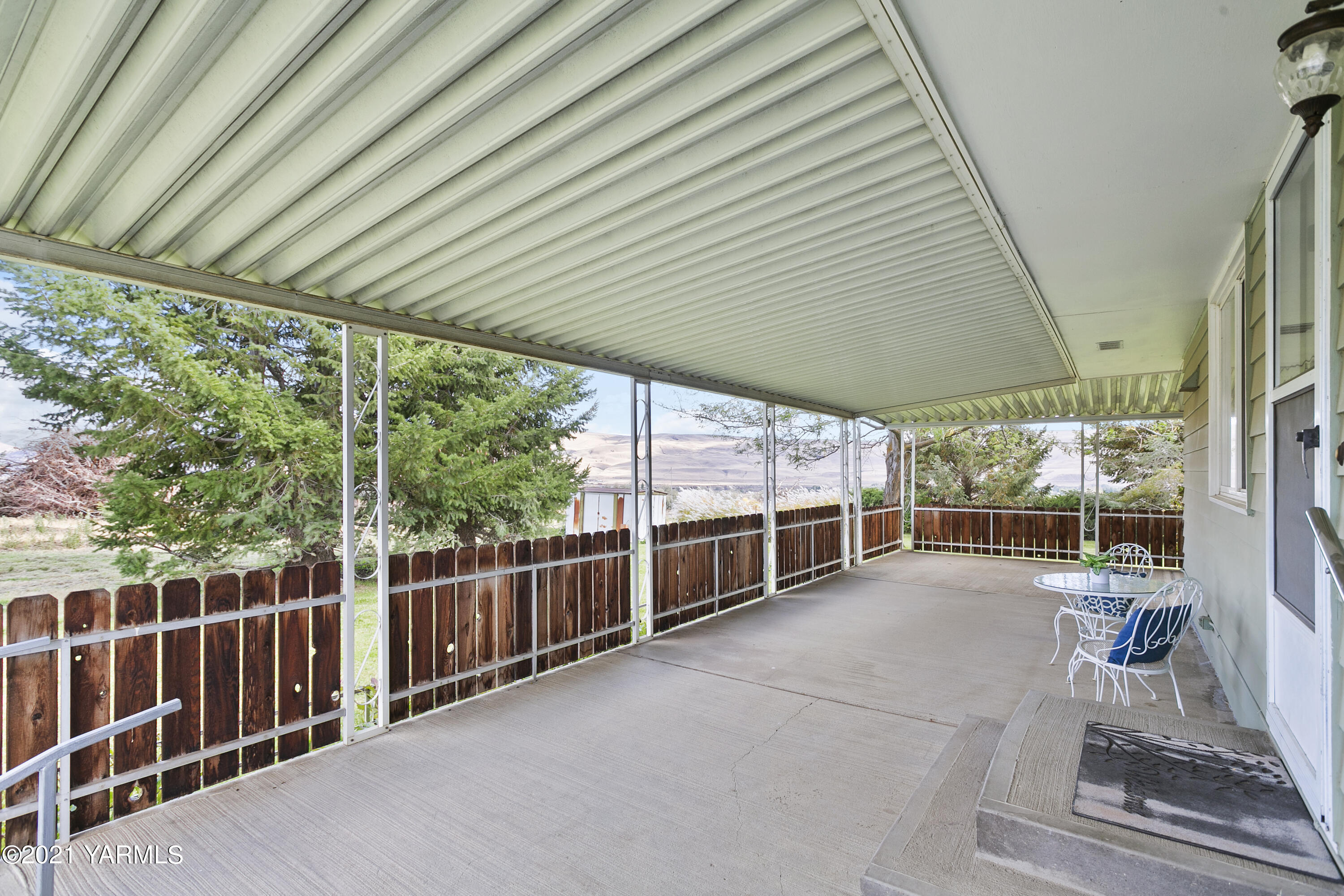 90601 West McCreadie Road Prosser, WA 99350 - Photo 3 of 8 a view of a porch