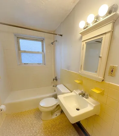 $2,100 | 122 Decatur Street, Unit 1, Arlington, MA 02474