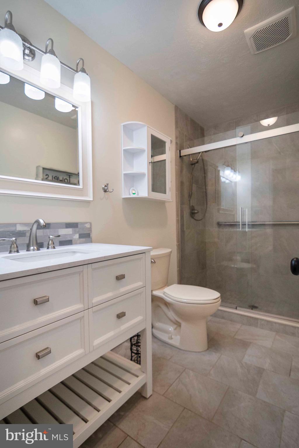 116 Richmond Road Front Royal, VA 22630 - Photo 25 of 60 Upstairs bathroom.