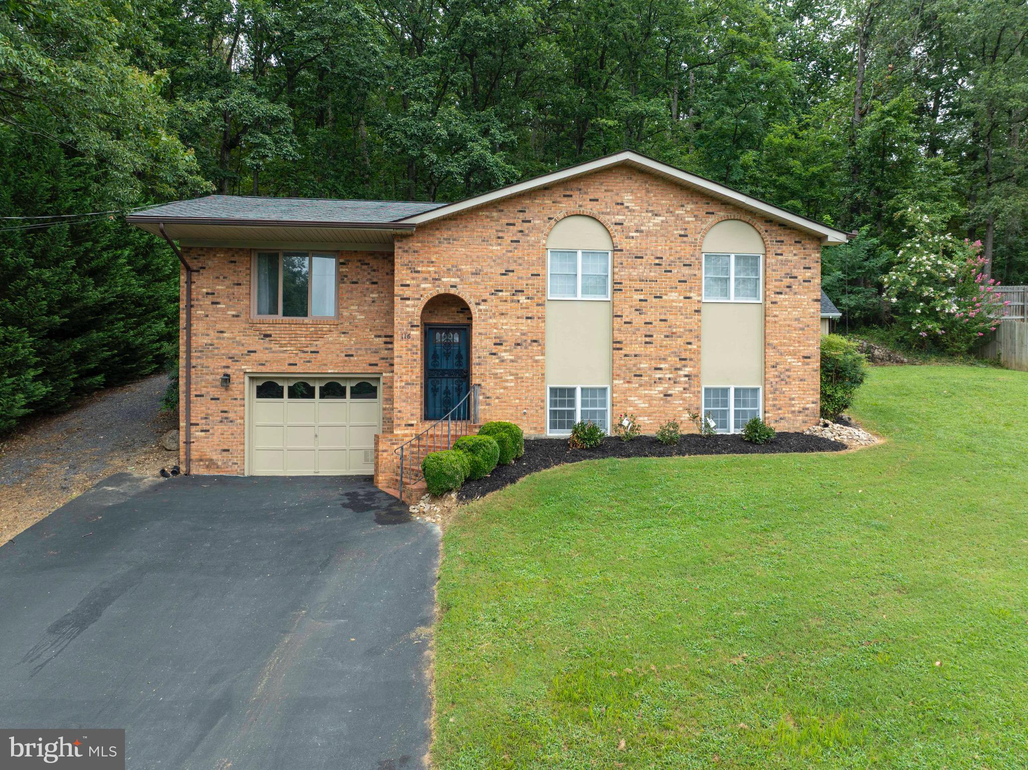 116 Richmond Road Front Royal, VA 22630 - Photo 3 of 60 Beautiful brick home in town!