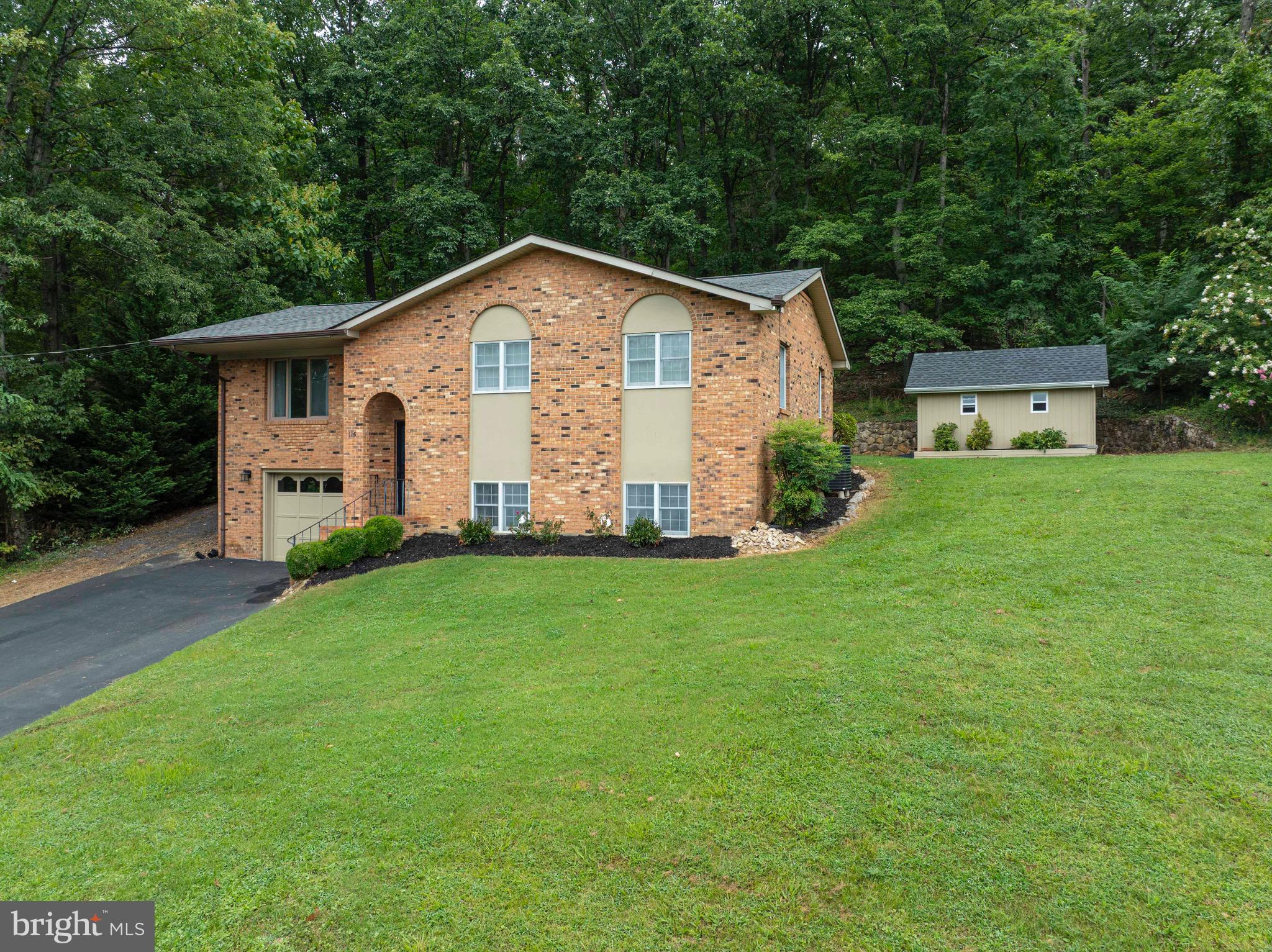116 Richmond Road Front Royal, VA 22630 - Photo 4 of 60 Beautiful brick home in town!