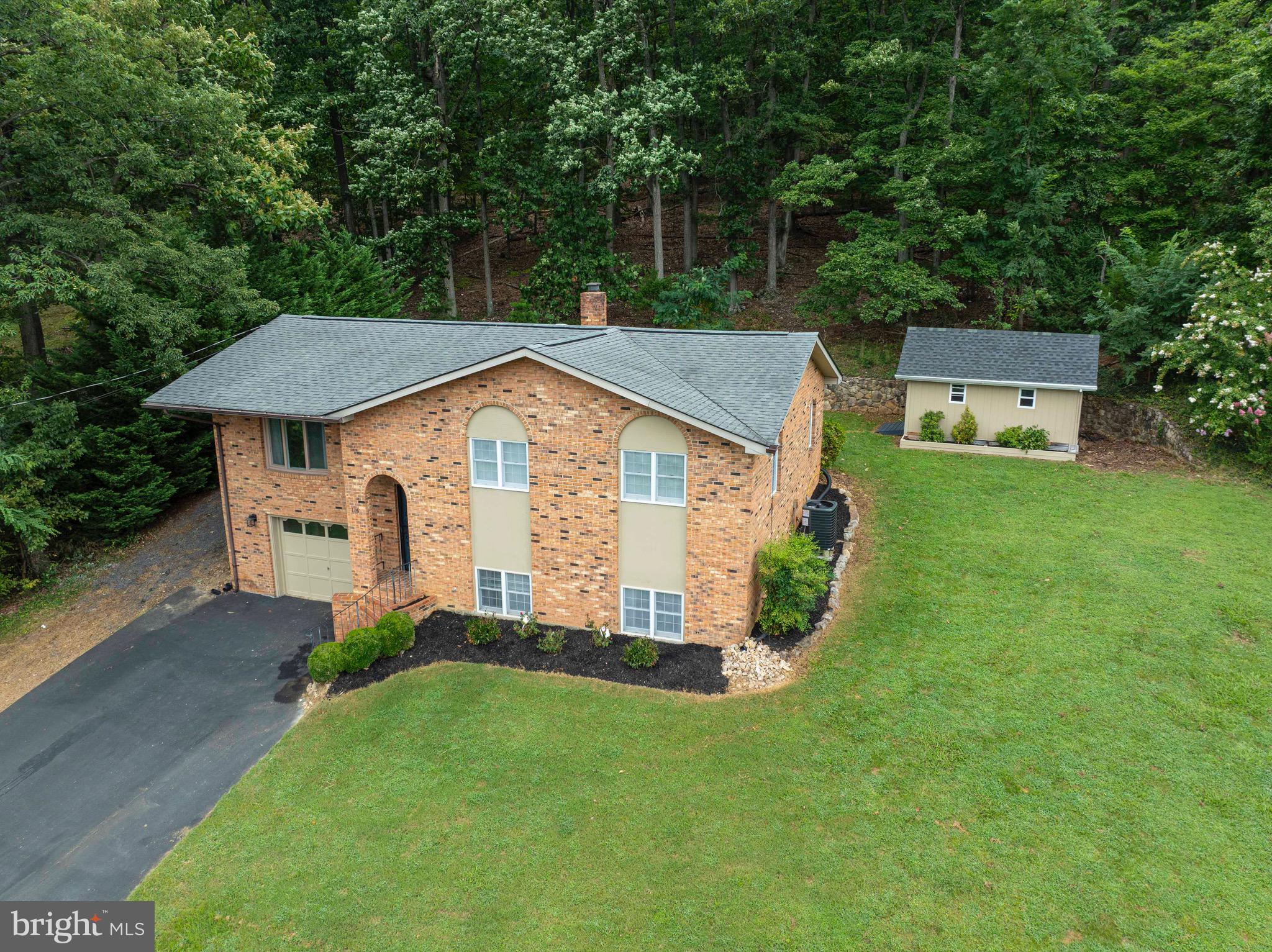 116 Richmond Road Front Royal, VA 22630 - Photo 5 of 60 Beautiful brick home in town!