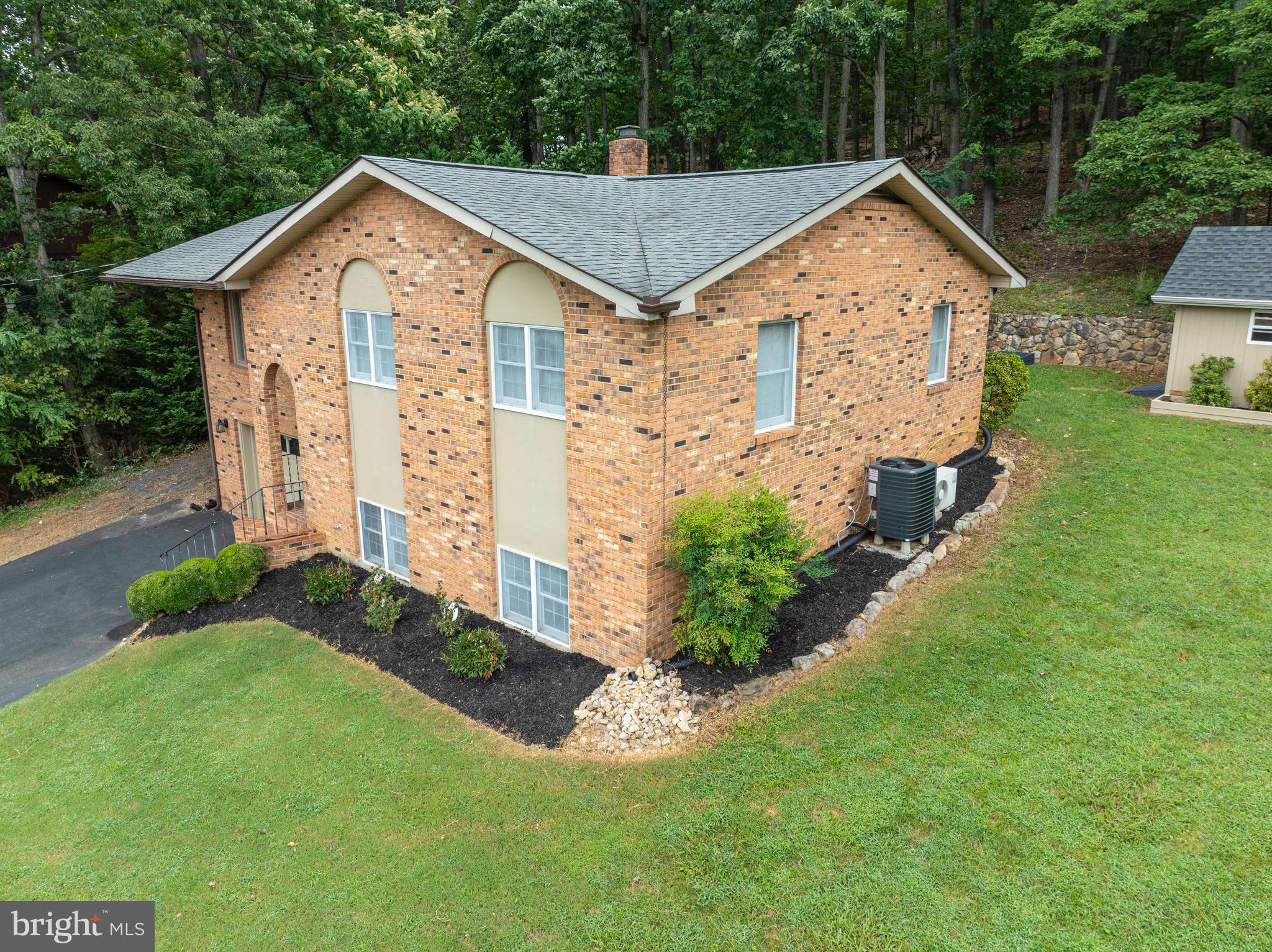 116 Richmond Road Front Royal, VA 22630 - Photo 6 of 60 Beautiful brick home in town!