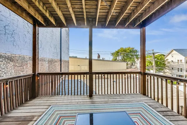 $3,400 | 3042 North Oakley Avenue, Unit 2S, Chicago, IL 60618