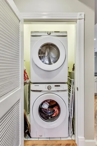 $3,400 | 3042 North Oakley Avenue, Unit 2S, Chicago, IL 60618