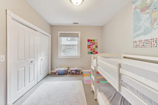 $3,400 | 3042 North Oakley Avenue, Unit 2S, Chicago, IL 60618