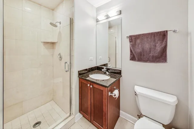 $3,400 | 3042 North Oakley Avenue, Unit 2S, Chicago, IL 60618