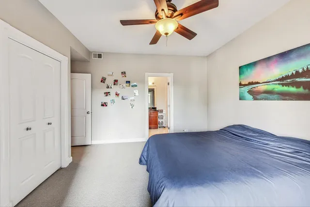 $3,400 | 3042 North Oakley Avenue, Unit 2S, Chicago, IL 60618