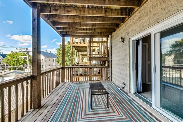 $3,400 | 3042 North Oakley Avenue, Unit 2S, Chicago, IL 60618