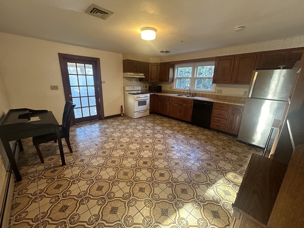 22 Norcross Street, Unit 1 Arlington, MA 02474 - Photo 5 of 18