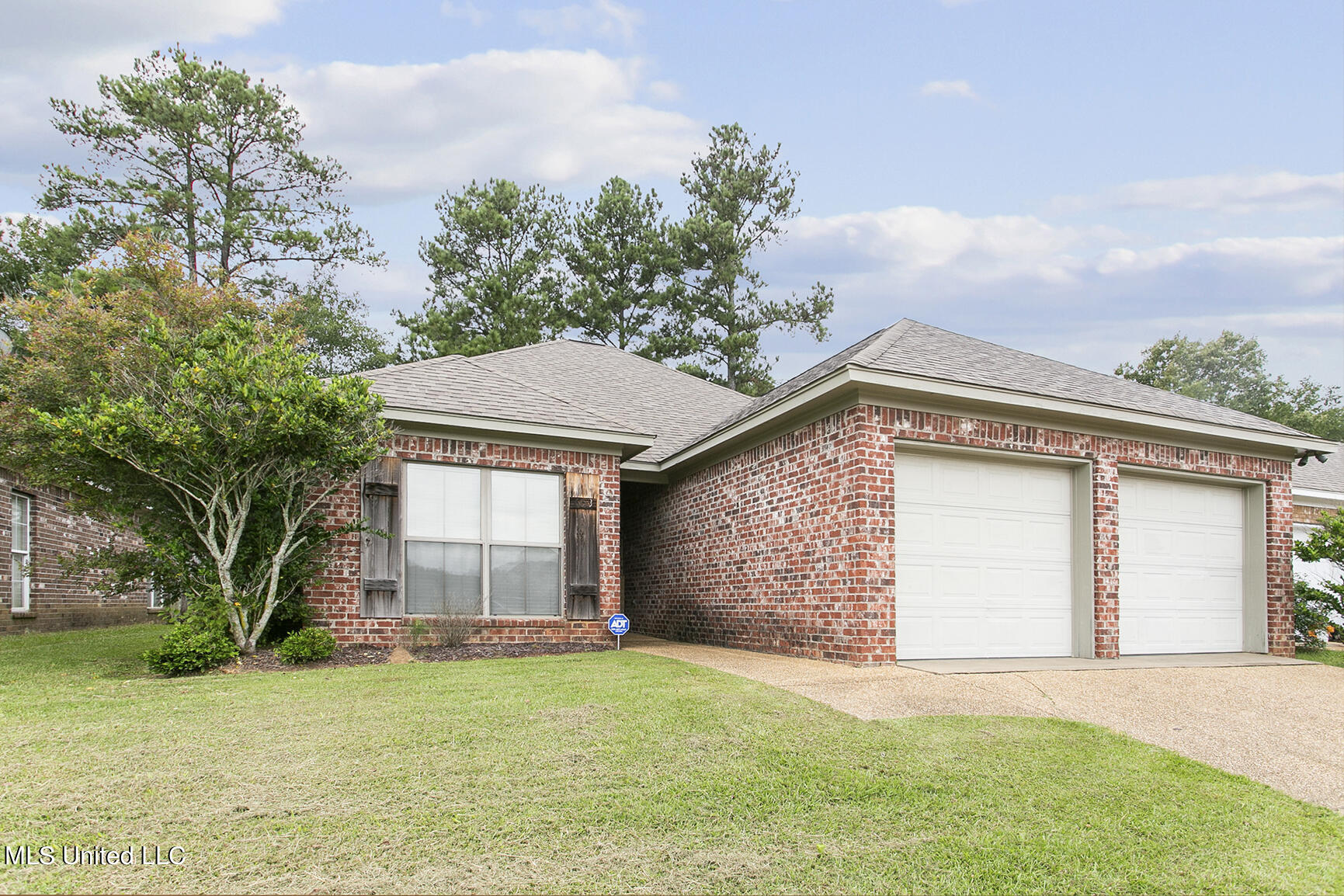 653 Westhill Road Brandon, MS 39042 - Photo 2 of 23 653 Westhill final-3