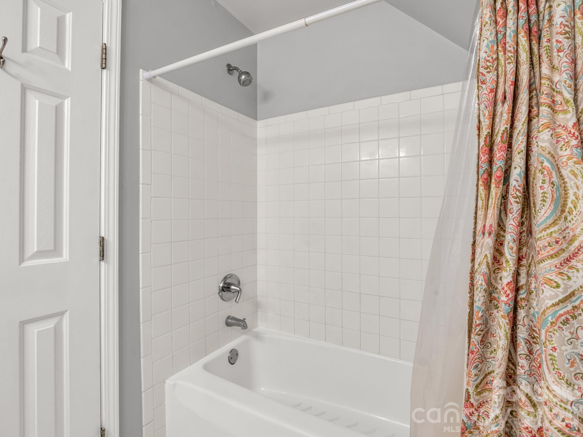 108 Nuthatch Trace Brevard, NC 28712 - Photo 21 of 46 a bathroom with a bathtub