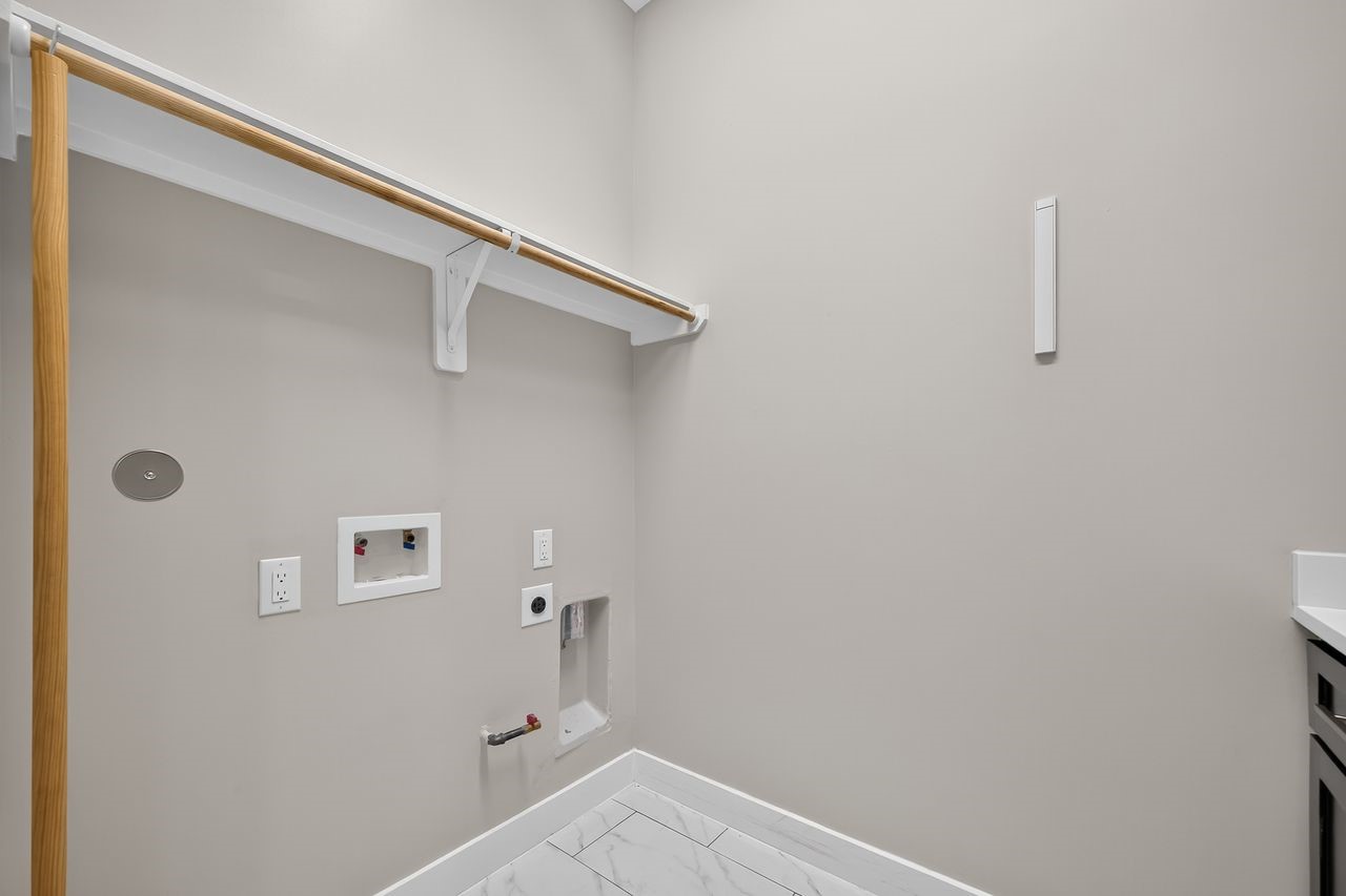 4508 Hardy Street, Unit B Houston, TX 77009 - Photo 15 of 40 a view of a small space