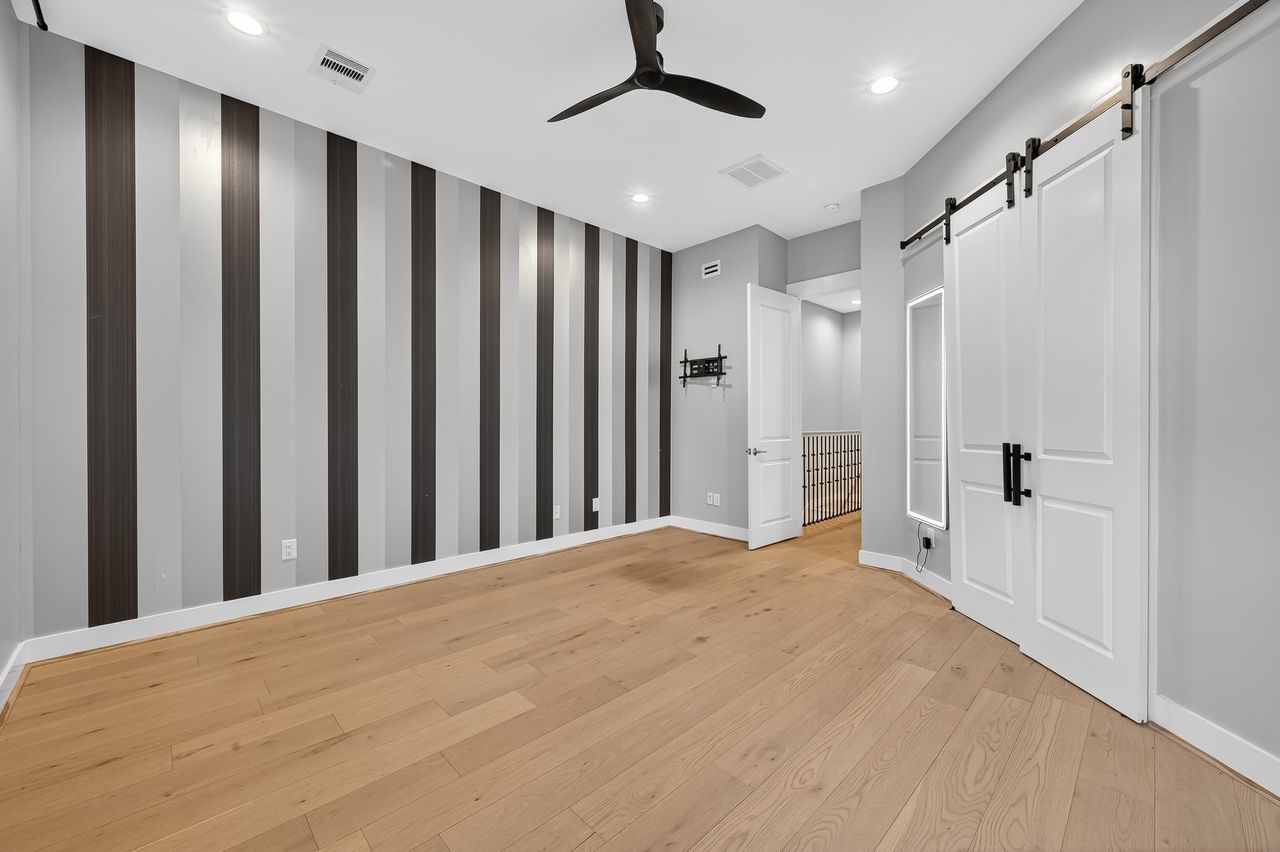 4508 Hardy Street, Unit B Houston, TX 77009 - Photo 29 of 40 a view of a hallway