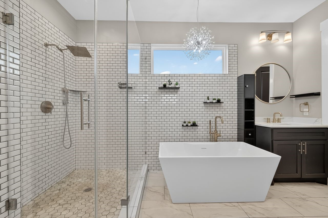 4508 Hardy Street, Unit B Houston, TX 77009 - Photo 33 of 40 a bathroom with a bathtub and shower