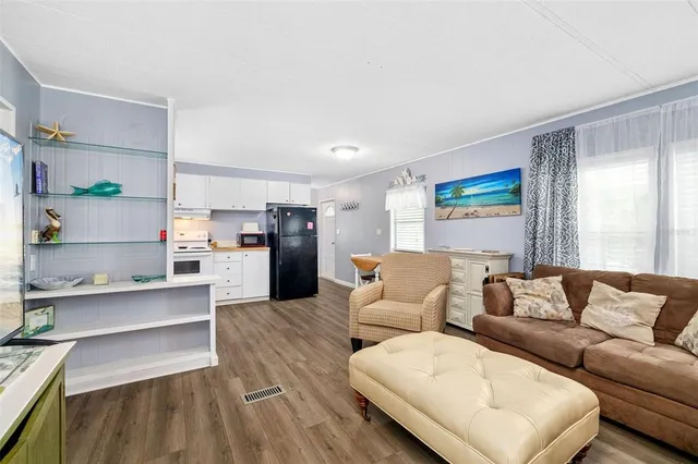 $105,000 | 808 53rd Avenue East, Unit 194F, Bradenton, FL 34203