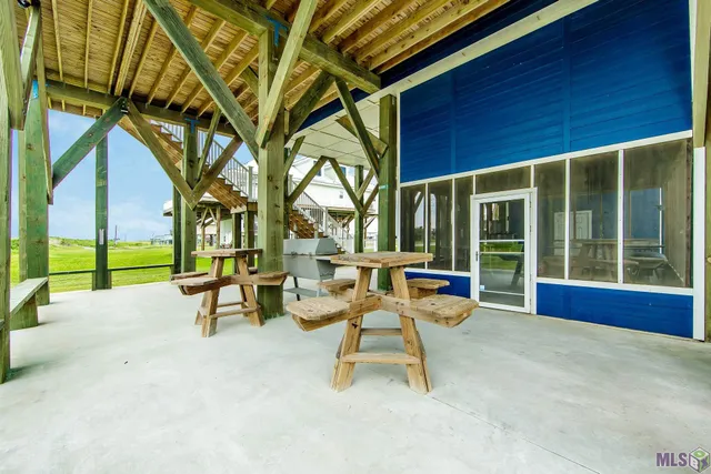 $1,125,000 | 2394 Highway 1, Grand Isle, LA 70358