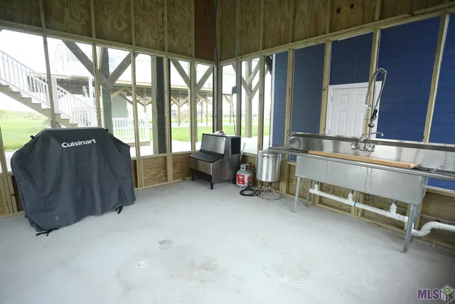 $1,125,000 | 2394 Highway 1, Grand Isle, LA 70358