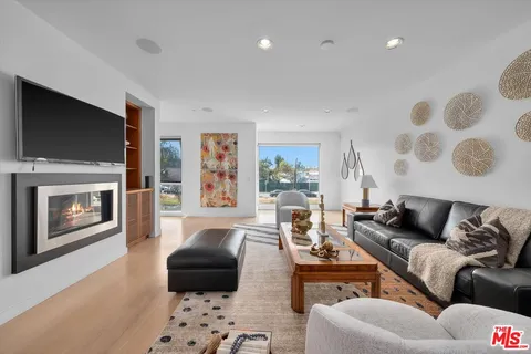 $2,100,000 | 310 Washington Boulevard, Unit 601, Marina del Rey, CA 90292