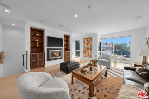 $2,100,000 | 310 Washington Boulevard, Unit 601, Marina del Rey, CA 90292