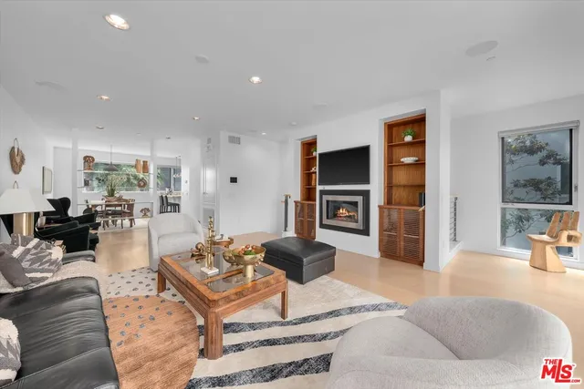 $2,100,000 | 310 Washington Boulevard, Unit 601, Marina del Rey, CA 90292