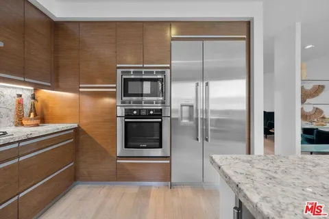 $2,100,000 | 310 Washington Boulevard, Unit 601, Marina del Rey, CA 90292