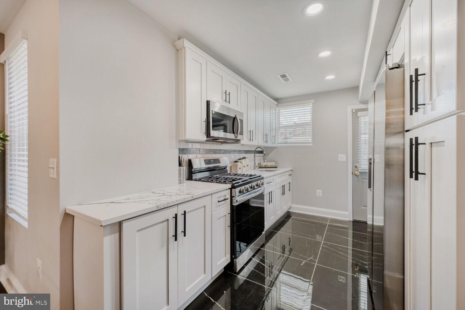 4003 Woodridge Road Baltimore, MD 21229 - Photo 7 of 22 Gallery Image 7