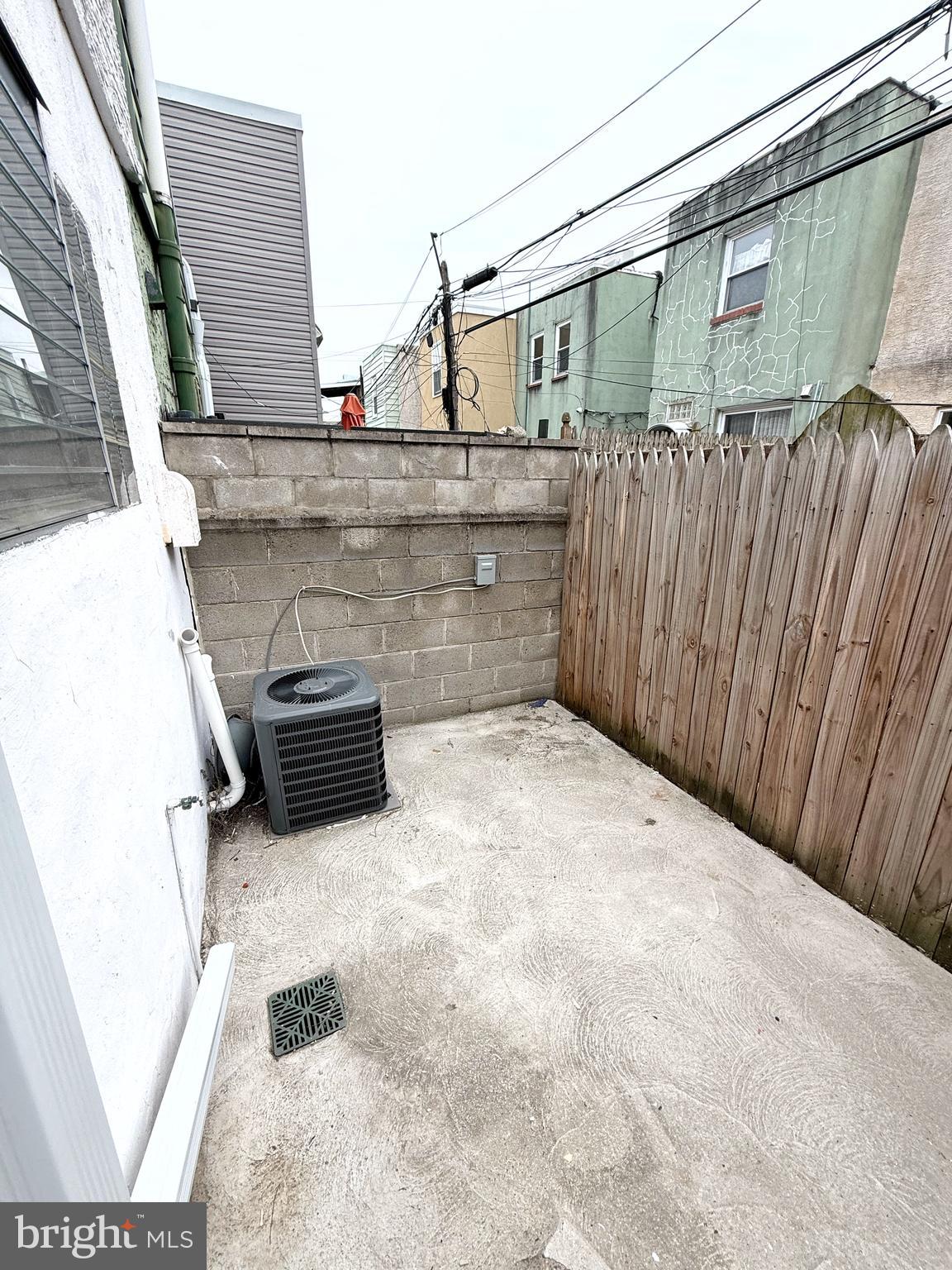 1114 Mercy Street Philadelphia, PA 19148 - Photo 13 of 35 a view of a back yard of the house