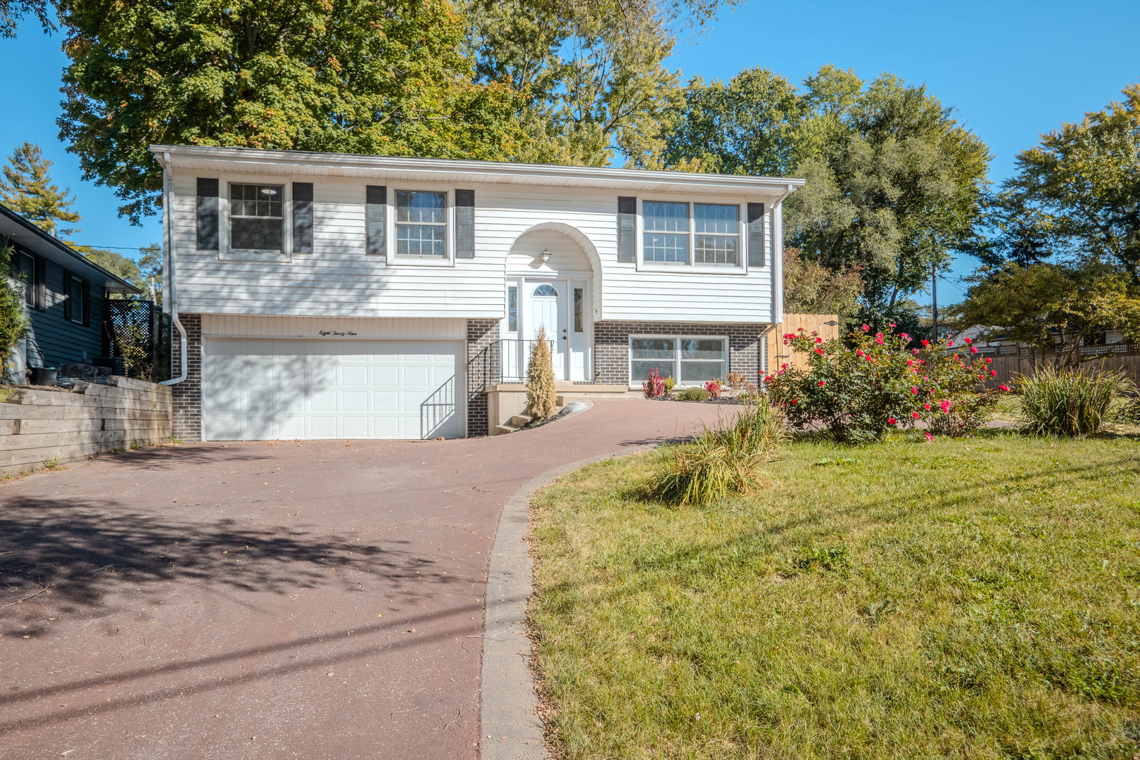 839 North Bennett Street Geneva, IL 60134 - Photo 1 of 33 a front view of a house with garden