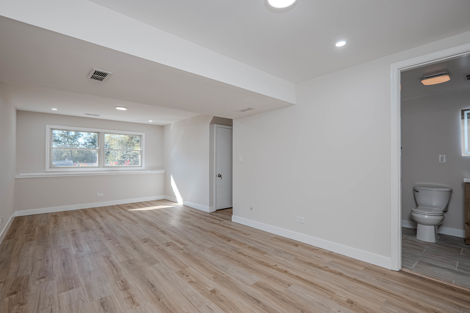 839 North Bennett Street Geneva, IL 60134 - Photo 19 of 33 an empty room with wooden floor and a window
