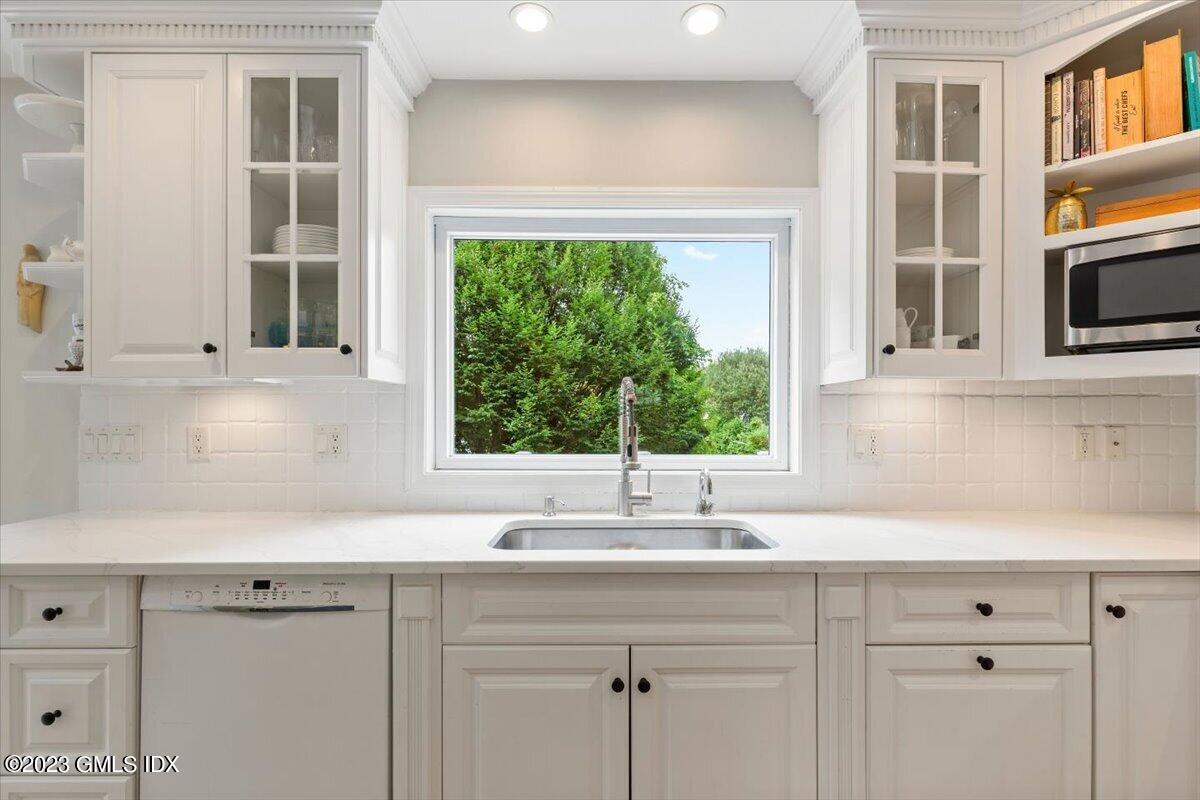 5 Sunshine Avenue Riverside, CT 06878 - Photo 10 of 35 11-64A4689a