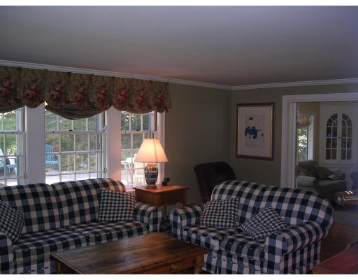 125 Elmwood Road Wellesley, MA 02481 - Photo 3 of 17
