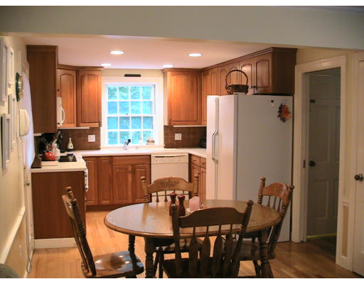 125 Elmwood Road Wellesley, MA 02481 - Photo 4 of 17