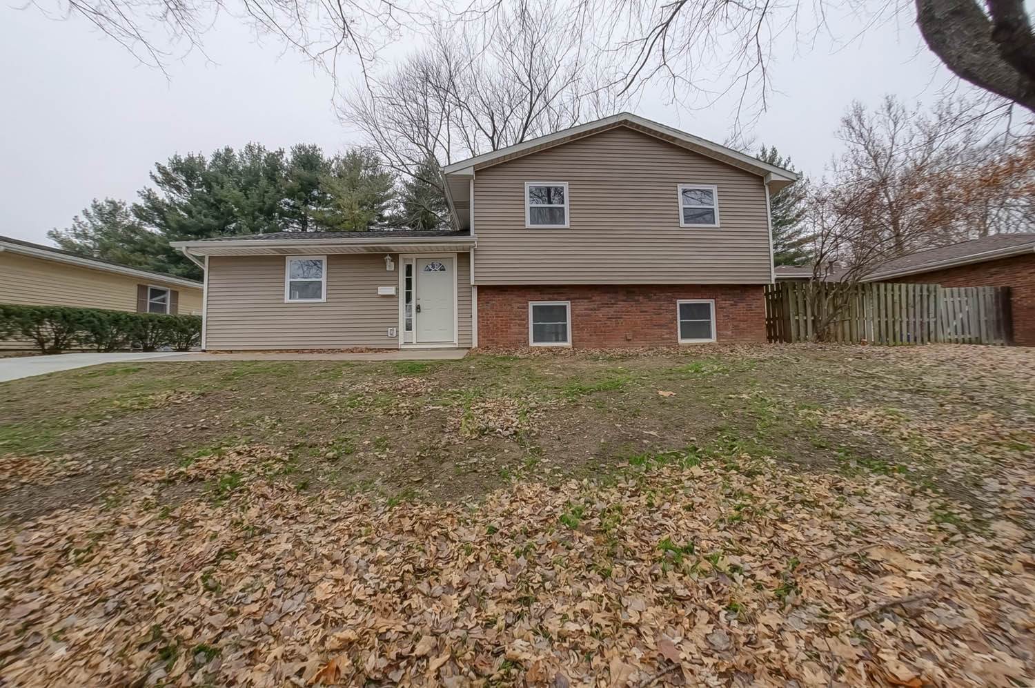 4005 South Milan Road Springfield, IL 62703 - Photo 1 of 50