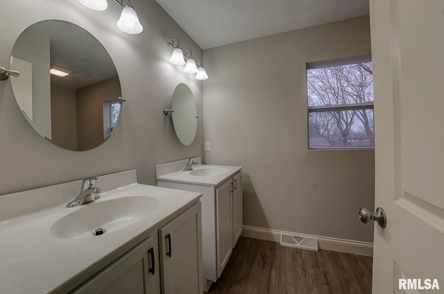 4005 South Milan Road Springfield, IL 62703 - Photo 10 of 50