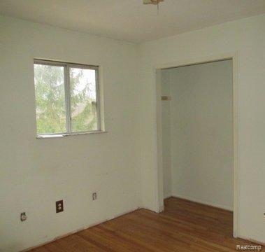 2701 Porter Road White Lake, MI 48383 - Photo 6 of 6 706465739Bed.jpg