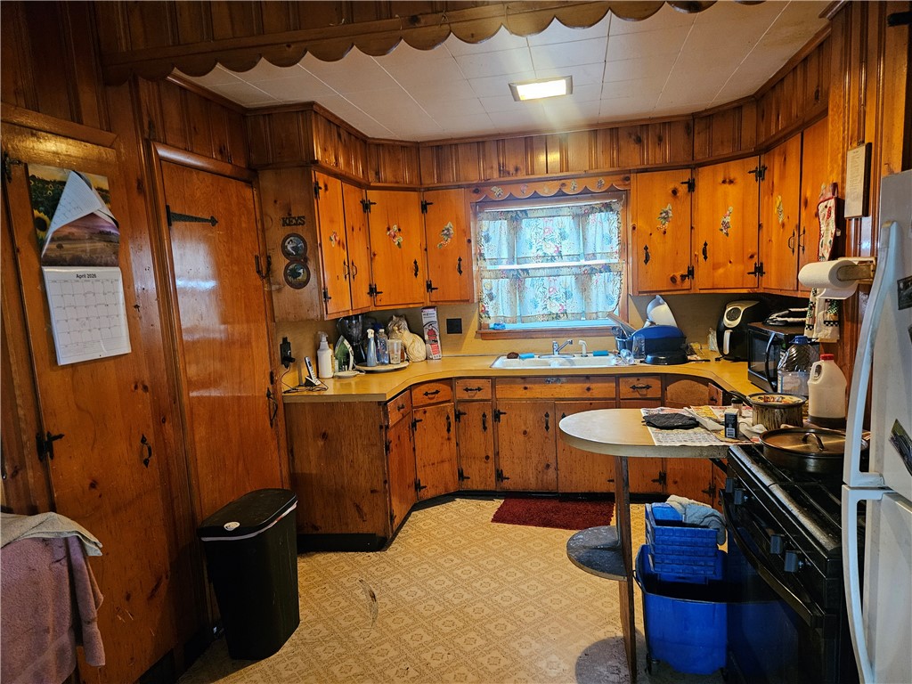 24 Arbutus Street Rochester, NY 14609 - Photo 4 of 14