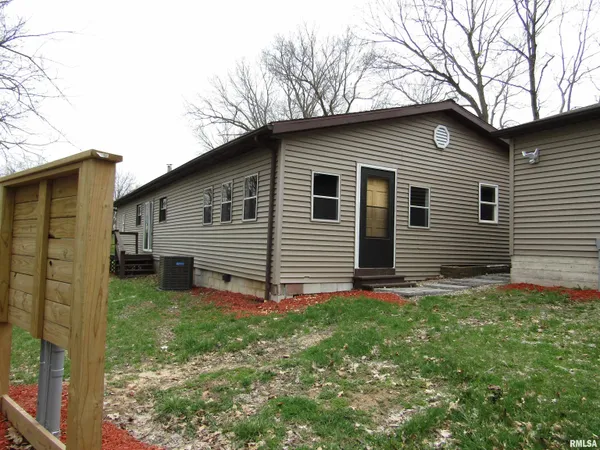 $219,000 | 10315 East County Highway, Lewistown, IL 61542